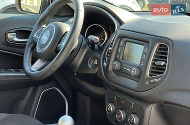 Внедорожник / Кроссовер Jeep Compass 2017 в 