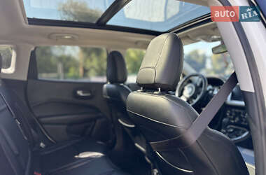 Внедорожник / Кроссовер Jeep Compass 2017 в 