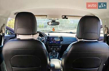 Внедорожник / Кроссовер Jeep Compass 2018 в 