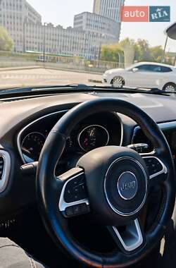 Внедорожник / Кроссовер Jeep Compass 2018 в 
