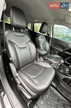 Внедорожник / Кроссовер Jeep Compass 2017 в 