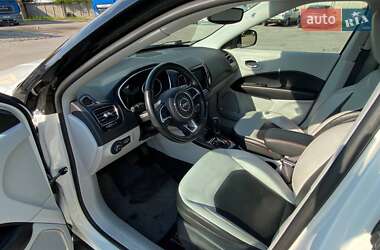 Внедорожник / Кроссовер Jeep Compass 2018 в 