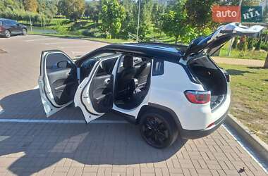 Внедорожник / Кроссовер Jeep Compass 2018 в 