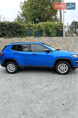 Внедорожник / Кроссовер Jeep Compass 2017 в 