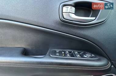 Позашляховик / Кросовер Jeep Compass 2018 в 