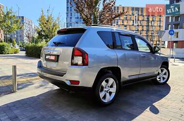 Внедорожник / Кроссовер Jeep Compass 2015 в 