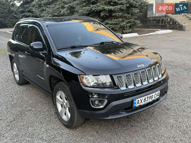 Внедорожник / Кроссовер Jeep Compass 2015 в Краснограде
