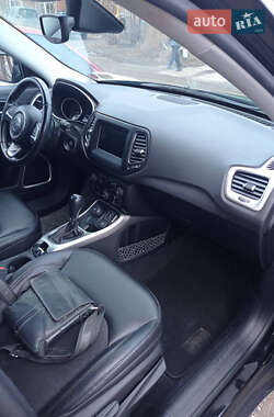 Внедорожник / Кроссовер Jeep Compass 2017 в 