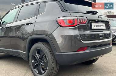 Внедорожник / Кроссовер Jeep Compass 2018 в 
