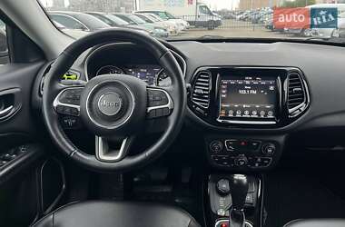 Внедорожник / Кроссовер Jeep Compass 2018 в 