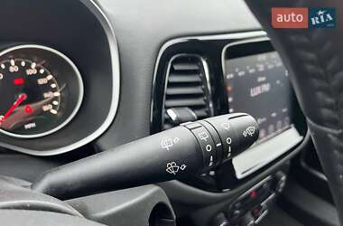 Внедорожник / Кроссовер Jeep Compass 2018 в 