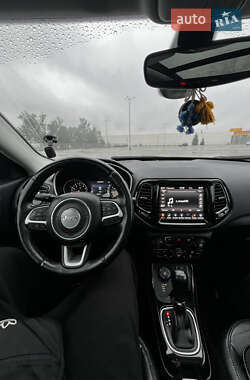 Внедорожник / Кроссовер Jeep Compass 2017 в 