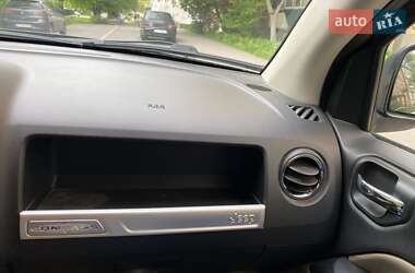 Внедорожник / Кроссовер Jeep Compass 2015 в 