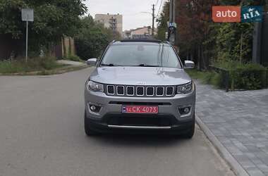 Внедорожник / Кроссовер Jeep Compass 2018 в 