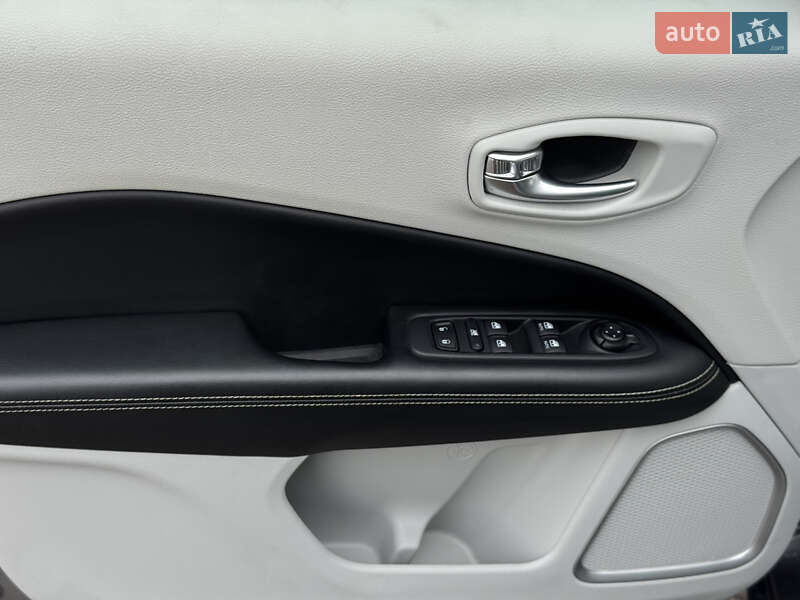 Внедорожник / Кроссовер Jeep Compass 2020 в Киеве
