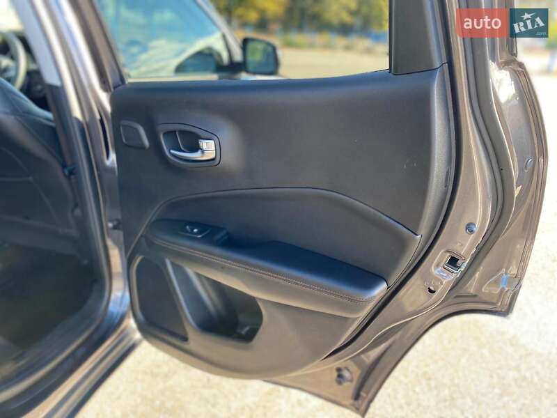 Внедорожник / Кроссовер Jeep Compass 2017 в Киеве