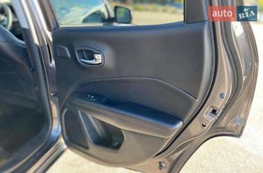 Внедорожник / Кроссовер Jeep Compass 2017 в 