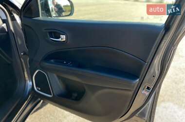 Внедорожник / Кроссовер Jeep Compass 2017 в 