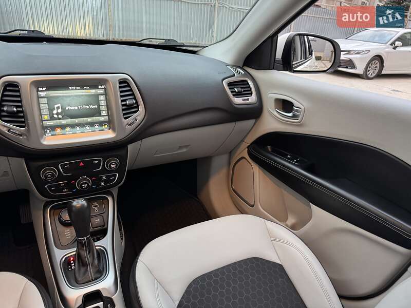 Внедорожник / Кроссовер Jeep Compass 2017 в Киеве