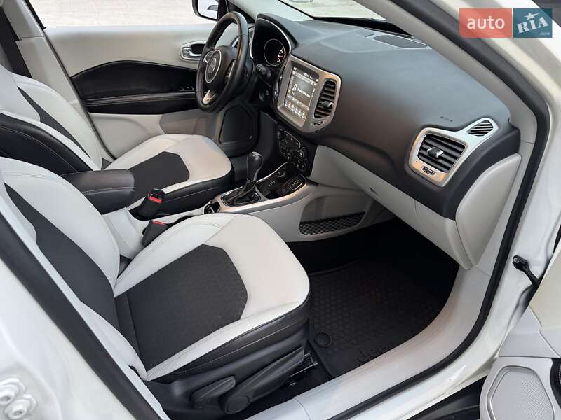 Внедорожник / Кроссовер Jeep Compass 2017 в Киеве