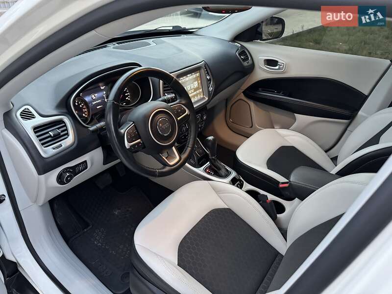 Внедорожник / Кроссовер Jeep Compass 2017 в Киеве
