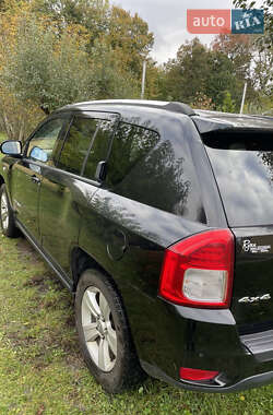 Внедорожник / Кроссовер Jeep Compass 2012 в 