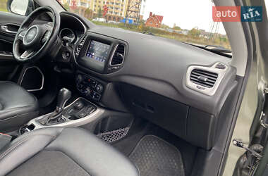 Внедорожник / Кроссовер Jeep Compass 2017 в 