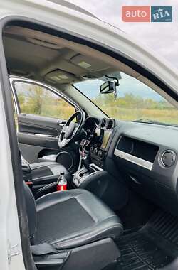 Внедорожник / Кроссовер Jeep Compass 2015 в 