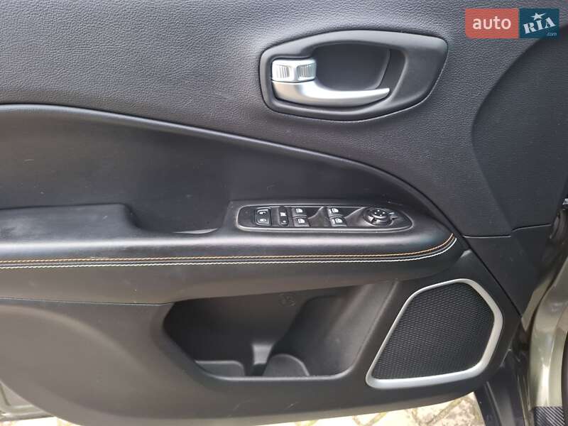 Позашляховик / Кросовер Jeep Compass 2017 в Чернівцях