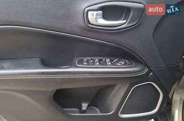Внедорожник / Кроссовер Jeep Compass 2017 в 