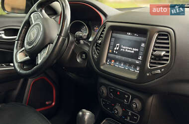 Внедорожник / Кроссовер Jeep Compass 2018 в 