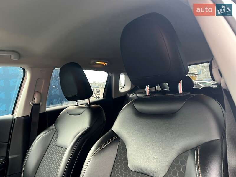 Внедорожник / Кроссовер Jeep Compass 2017 в Киеве