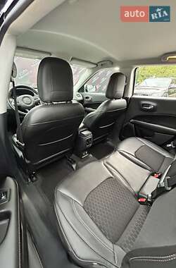 Внедорожник / Кроссовер Jeep Compass 2018 в 