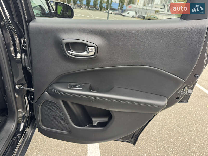 Позашляховик / Кросовер Jeep Compass 2018 в Києві фото 18 Позашляховик / Кросовер Jeep Compass 2018 в Києві