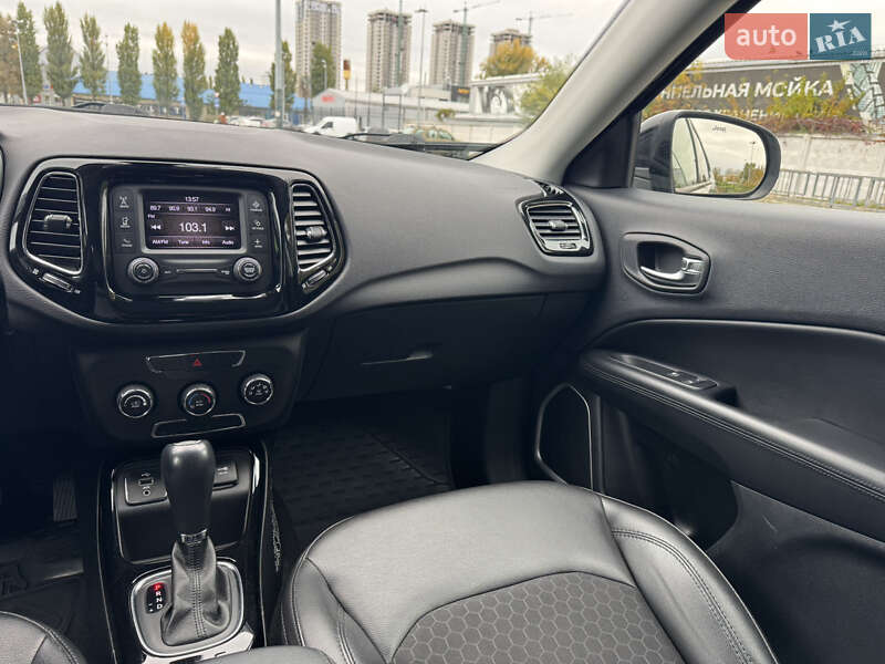 Позашляховик / Кросовер Jeep Compass 2018 в Києві фото 31 Позашляховик / Кросовер Jeep Compass 2018 в Києві