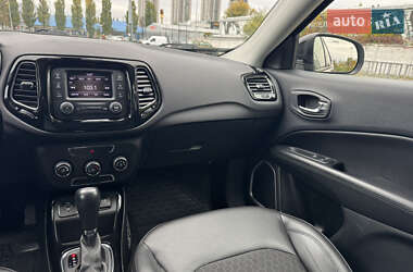 Внедорожник / Кроссовер Jeep Compass 2018 в 