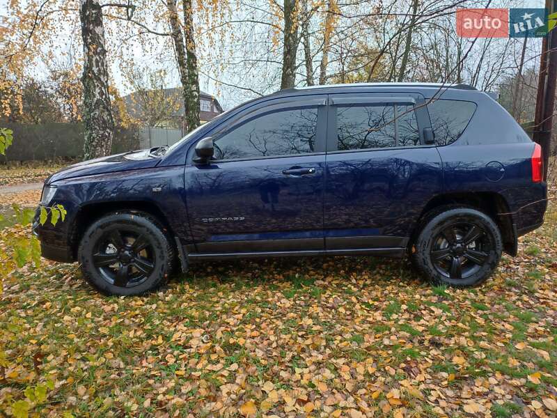 Внедорожник / Кроссовер Jeep Compass 2012 в Гадяче