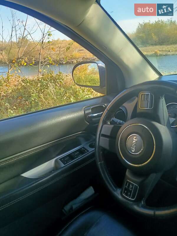 Внедорожник / Кроссовер Jeep Compass 2013 в Ровно