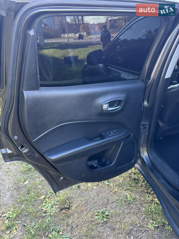 Позашляховик / Кросовер Jeep Compass 2018 в Києві фото 28 Позашляховик / Кросовер Jeep Compass 2018 в Києві