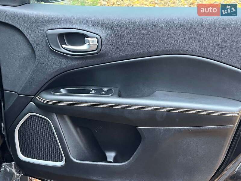 Позашляховик / Кросовер Jeep Compass 2017 в Києві фото 15 Позашляховик / Кросовер Jeep Compass 2017 в Києві