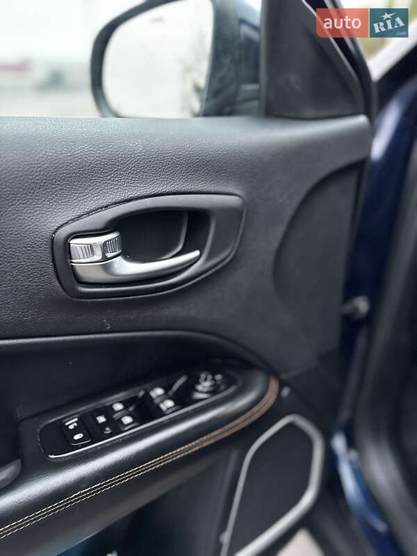 Позашляховик / Кросовер Jeep Compass 2020 в Києві фото 32 Позашляховик / Кросовер Jeep Compass 2020 в Києві