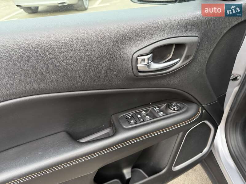 Внедорожник / Кроссовер Jeep Compass 2018 в Киеве