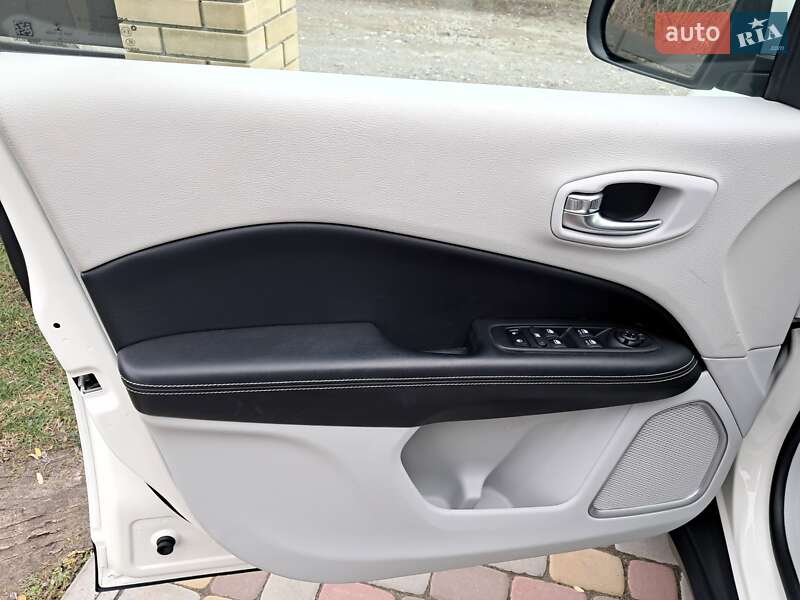 Позашляховик / Кросовер Jeep Compass 2018 в Черкасах фото 10 Позашляховик / Кросовер Jeep Compass 2018 в Черкасах