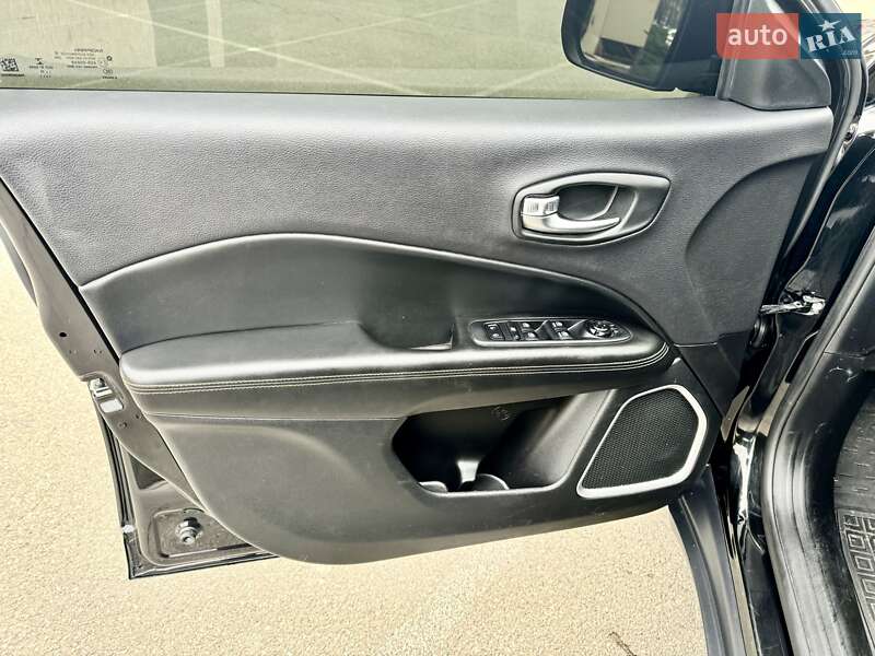 Внедорожник / Кроссовер Jeep Compass 2018 в Киеве