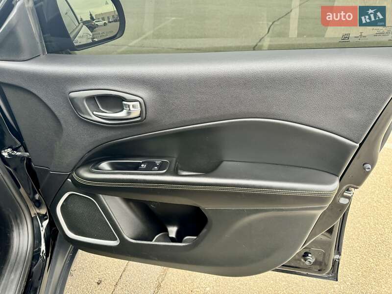 Внедорожник / Кроссовер Jeep Compass 2018 в Киеве