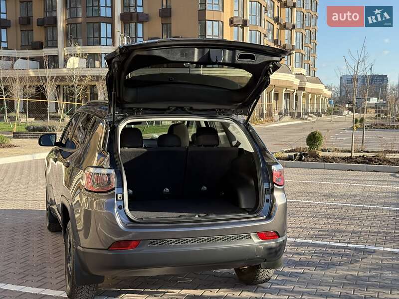 Внедорожник / Кроссовер Jeep Compass 2017 в Софиевской Борщаговке