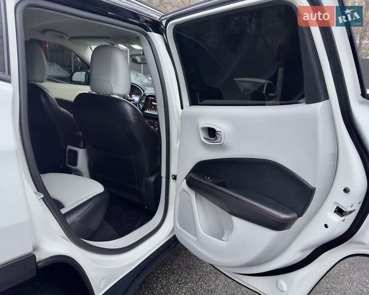 Внедорожник / Кроссовер Jeep Compass 2019 в Киеве