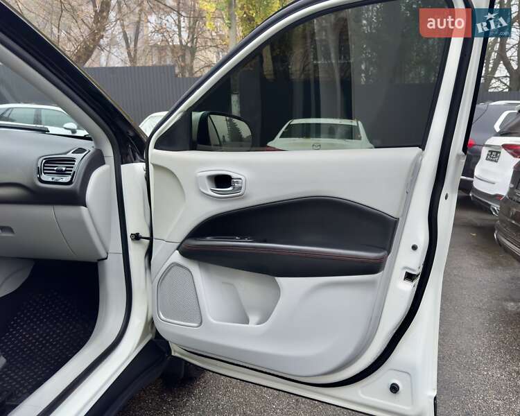 Внедорожник / Кроссовер Jeep Compass 2019 в Киеве