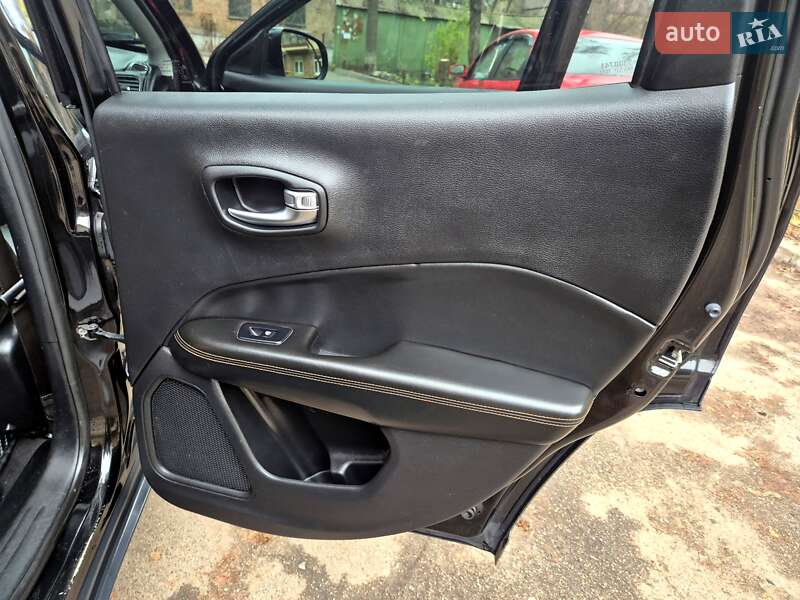 Внедорожник / Кроссовер Jeep Compass 2018 в Киеве фото 41 Внедорожник / Кроссовер Jeep Compass 2018 в Киеве