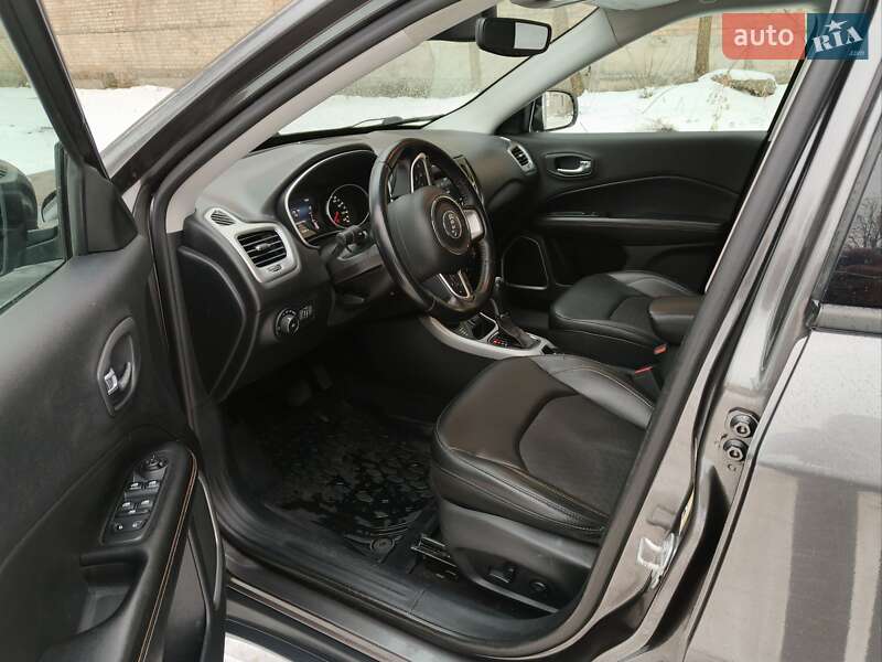 Внедорожник / Кроссовер Jeep Compass 2017 в Киеве